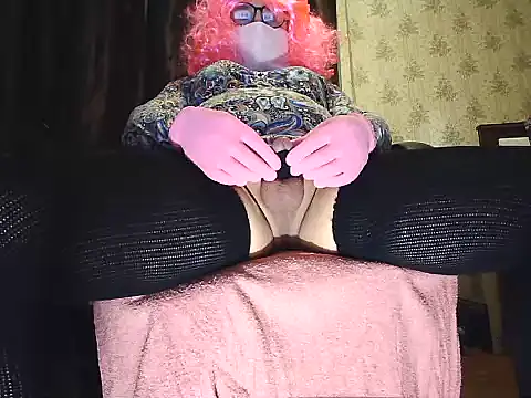 Snapshot of Crossdresser_Elena chatting on June 2026 08:44:02 PM Crossdresser Elena online show from June 2026 08:44:02 PM