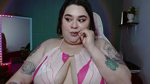 Snapshot of tiffany_laurens chatting on December 2024 06:21:01 AM tiffany laurens online show from December 2024 06:21:01 AM