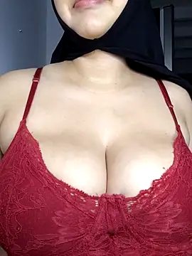 Snapshot of shirazz_najmm chatting on October 2025 02:06:02 PM shirazz najmm online show from October 2025 02:06:02 PM