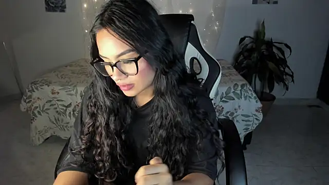 Riana Kean online show from November 2025 02:01:02 AM