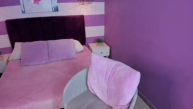 Snapshot of Alli_cooper chatting on January 2025 08:15:01 PM Alli cooper online show from January 2025 08:15:01 PM