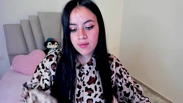 Snapshot of Alli_cooper chatting on March 2025 04:24:02 AM Alli cooper online show from March 2025 04:24:02 AM