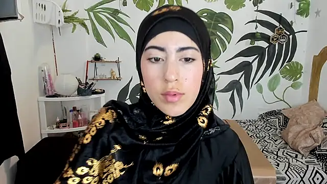 chaymae nah  online show from December 2025 01:20:02 PM