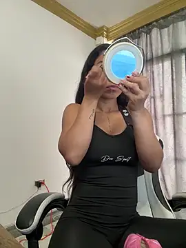 Snapshot of bella-black chatting on May 2026 02:24:02 PM bella-black online show from May 2026 02:24:02 PM