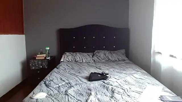 Emilia 1995 online show from January 2026 04:00:01 PM