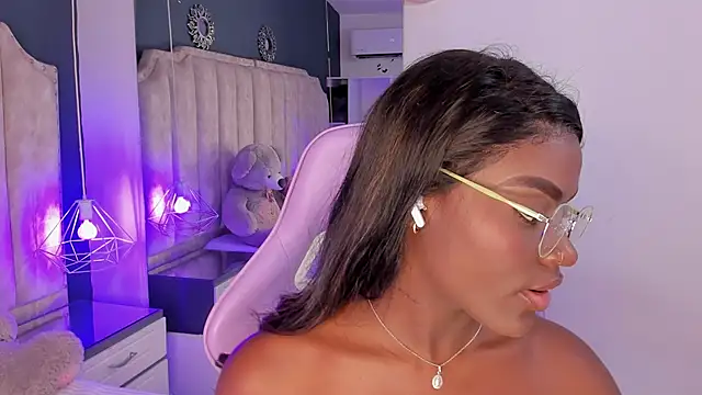 Snapshot of IsabellaBromsS chatting on January 2025 11:59:02 PM IsabellaBromsS online show from January 2025 11:59:02 PM