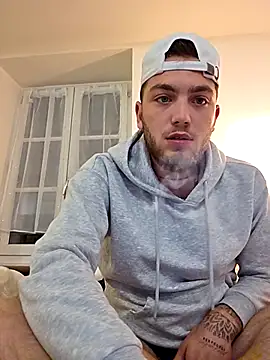 Snapshot of incr18 chatting on March 2026 08:35:02 PM incr18 online show from March 2026 08:35:02 PM