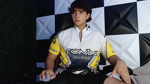 Snapshot of Dani_cumboy chatting on December 2024 06:26:02 AM Dani cumboy online show from December 2024 06:26:02 AM