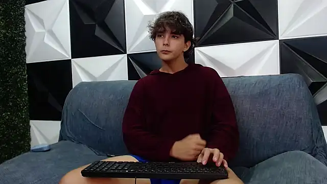 Snapshot of Dani_cumboy chatting on December 2024 01:58:02 AM Dani cumboy online show from December 2024 01:58:02 AM