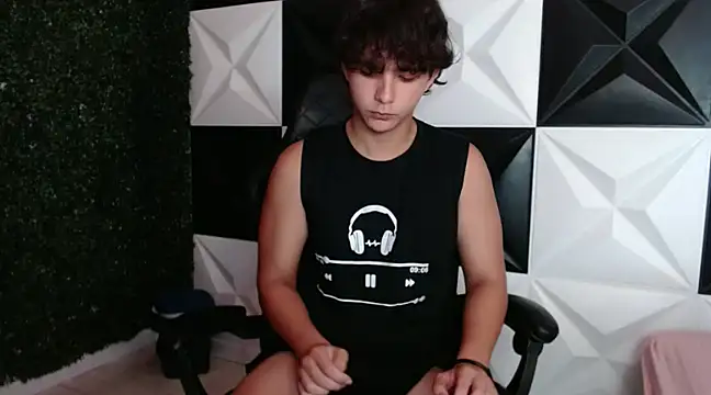 Snapshot of Dani_cumboy chatting on December 2024 02:33:02 AM Dani cumboy online show from December 2024 02:33:02 AM