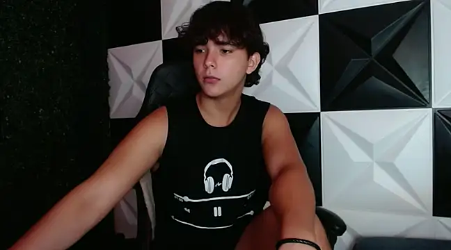 Snapshot of Dani_cumboy chatting on December 2024 02:22:02 AM Dani cumboy online show from December 2024 02:22:02 AM