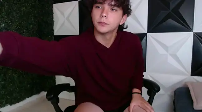 Snapshot of Dani_cumboy chatting on December 2024 11:16:01 PM Dani cumboy online show from December 2024 11:16:01 PM