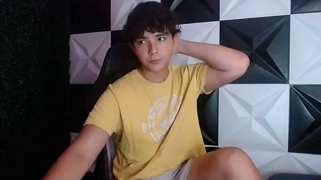 Snapshot of Dani_cumboy chatting on January 2025 01:35:01 AM Dani cumboy online show from January 2025 01:35:01 AM