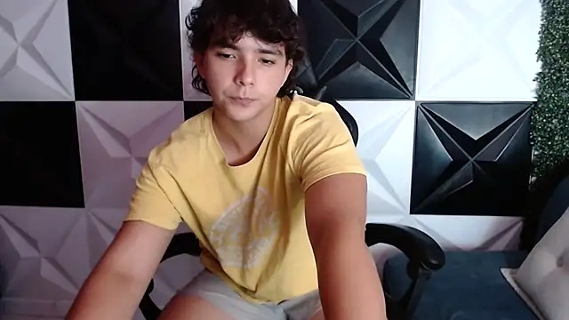 Snapshot of Dani_cumboy chatting on January 2025 04:36:02 AM Dani cumboy online show from January 2025 04:36:02 AM