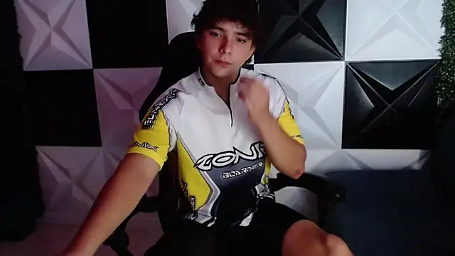 Snapshot of Dani_cumboy chatting on January 2025 02:57:01 AM Dani cumboy online show from January 2025 02:57:01 AM