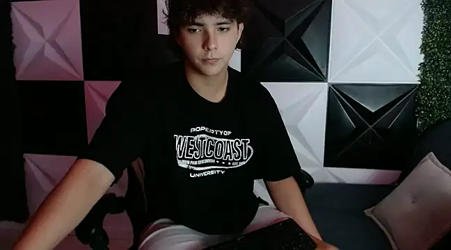 Snapshot of Dani_cumboy chatting on January 2025 03:28:02 AM Dani cumboy online show from January 2025 03:28:02 AM