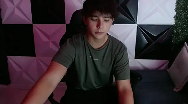 Snapshot of Dani_cumboy chatting on January 2025 04:37:01 AM Dani cumboy online show from January 2025 04:37:01 AM