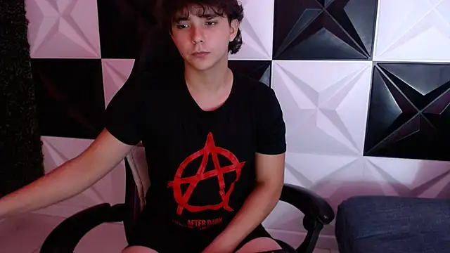 Snapshot of Dani_cumboy chatting on January 2025 06:31:02 AM Dani cumboy online show from January 2025 06:31:02 AM