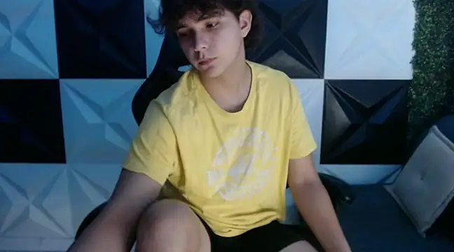 Snapshot of Dani_cumboy chatting on January 2025 06:14:01 AM Dani cumboy online show from January 2025 06:14:01 AM