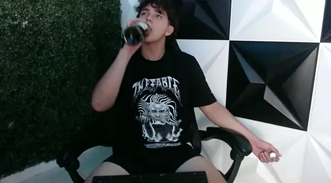 Snapshot of Dani_cumboy chatting on February 2025 04:15:02 AM Dani cumboy online show from February 2025 04:15:02 AM