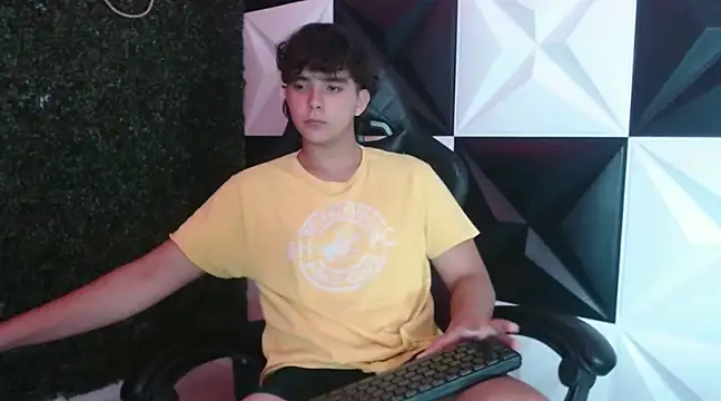 Snapshot of Dani_cumboy chatting on February 2025 06:08:01 AM Dani cumboy online show from February 2025 06:08:01 AM