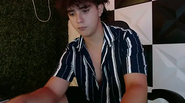 Snapshot of Dani_cumboy chatting on February 2025 02:50:01 AM Dani cumboy online show from February 2025 02:50:01 AM