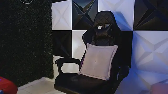 Snapshot of Dani_cumboy chatting on February 2025 02:05:02 AM Dani cumboy online show from February 2025 02:05:02 AM