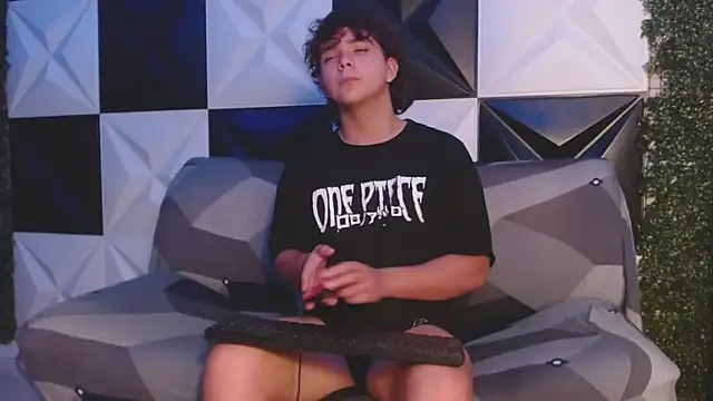 Snapshot of Dani_cumboy chatting on March 2025 06:06:02 AM Dani cumboy online show from March 2025 06:06:02 AM