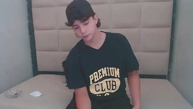 Snapshot of Dani_cumboy chatting on March 2025 11:28:02 PM Dani cumboy online show from March 2025 11:28:02 PM