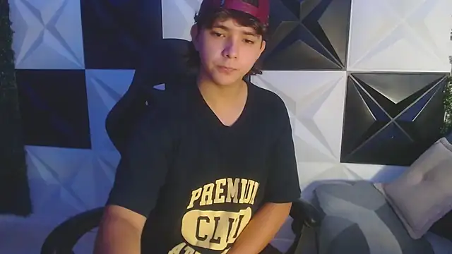 Snapshot of Dani_cumboy chatting on March 2025 12:44:01 PM Dani cumboy online show from March 2025 12:44:01 PM