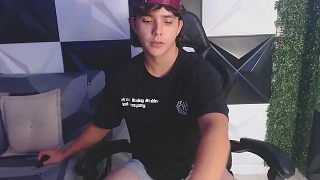 Snapshot of Dani_cumboy chatting on March 2025 02:40:02 AM Dani cumboy online show from March 2025 02:40:02 AM