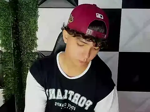 Snapshot of Dani_cumboy chatting on September 2025 02:16:01 PM Dani cumboy online show from September 2025 02:16:01 PM