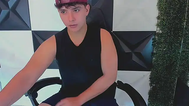 Snapshot of Dani_cumboy chatting on September 2025 02:33:01 PM Dani cumboy online show from September 2025 02:33:01 PM