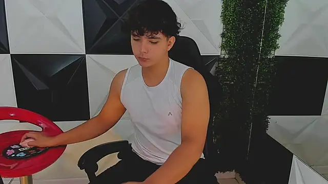 Snapshot of Dani_cumboy chatting on October 2025 01:06:02 PM Dani cumboy online show from October 2025 01:06:02 PM