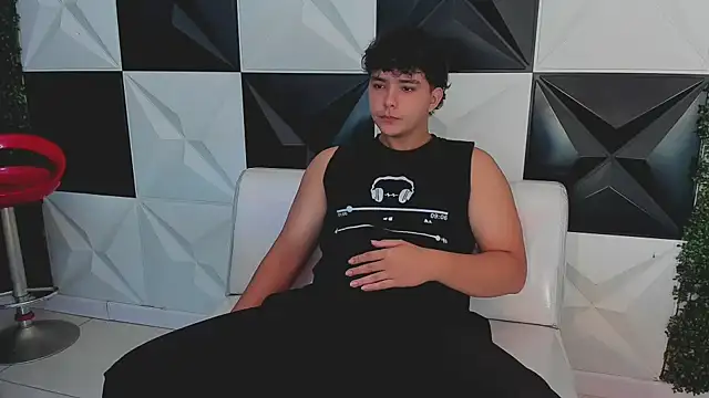 Snapshot of Dani_cumboy chatting on October 2025 02:02:01 PM Dani cumboy online show from October 2025 02:02:01 PM