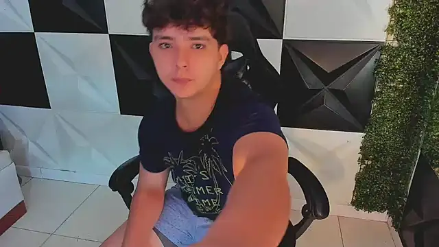 Snapshot of Dani_cumboy chatting on October 2025 02:03:01 PM Dani cumboy online show from October 2025 02:03:01 PM