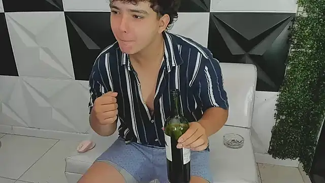 Snapshot of Dani_cumboy chatting on October 2025 02:05:02 PM Dani cumboy online show from October 2025 02:05:02 PM