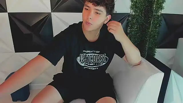 Snapshot of Dani_cumboy chatting on October 2025 01:42:02 PM Dani cumboy online show from October 2025 01:42:02 PM