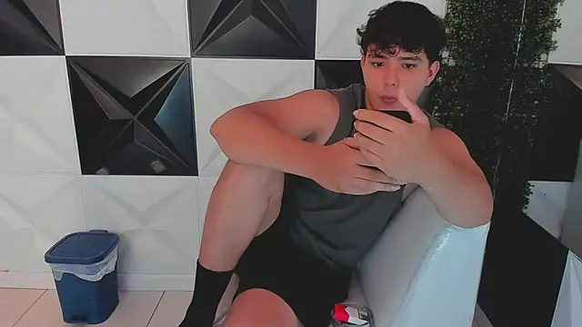 Snapshot of Dani_cumboy chatting on October 2025 01:54:01 PM Dani cumboy online show from October 2025 01:54:01 PM