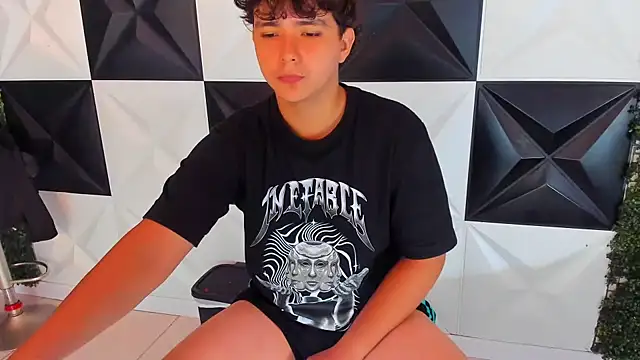 Snapshot of Dani_cumboy chatting on October 2025 03:33:02 PM Dani cumboy online show from October 2025 03:33:02 PM