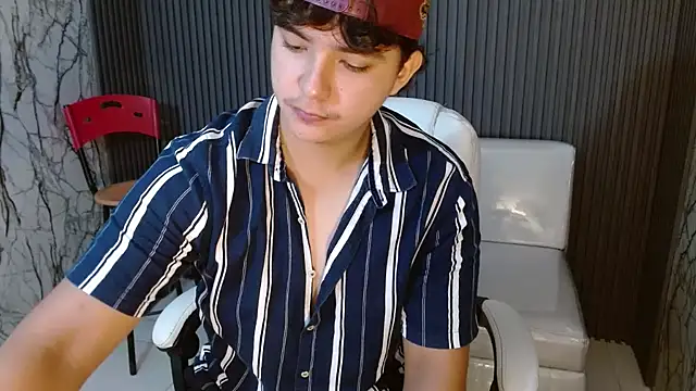 Snapshot of Dani_cumboy chatting on October 2025 01:58:01 PM Dani cumboy online show from October 2025 01:58:01 PM