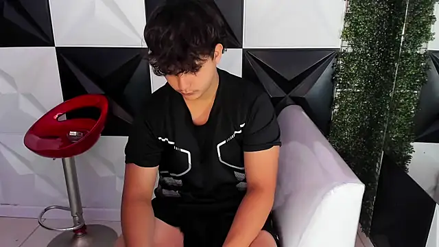 Snapshot of Dani_cumboy chatting on October 2025 02:18:01 PM Dani cumboy online show from October 2025 02:18:01 PM