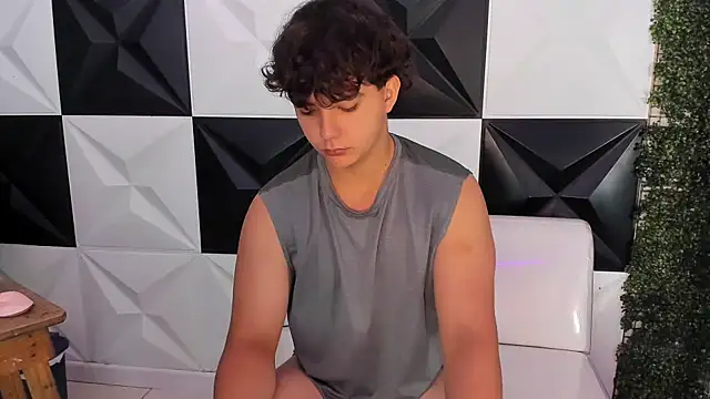 Snapshot of Dani_cumboy chatting on November 2025 02:07:02 PM Dani cumboy online show from November 2025 02:07:02 PM