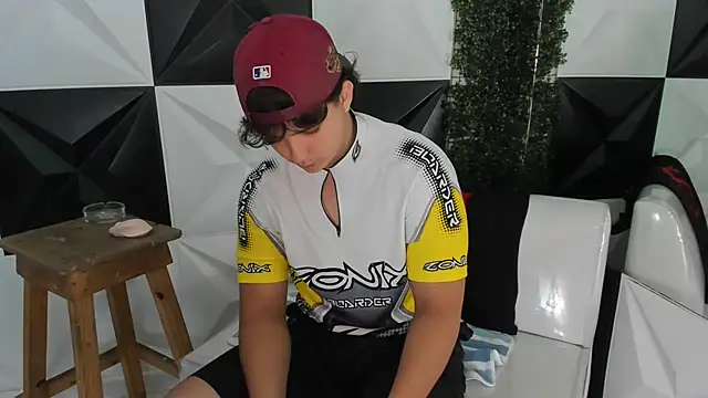 Snapshot of Dani_cumboy chatting on November 2025 02:54:01 PM Dani cumboy online show from November 2025 02:54:01 PM