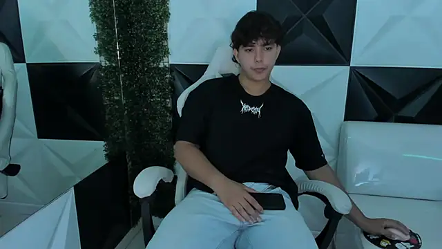 Snapshot of Dani_cumboy chatting on November 2025 01:55:01 PM Dani cumboy online show from November 2025 01:55:01 PM