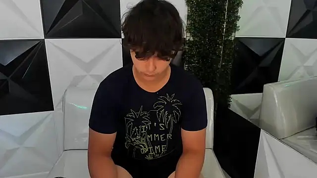 Snapshot of Dani_cumboy chatting on November 2025 01:32:02 PM Dani cumboy online show from November 2025 01:32:02 PM