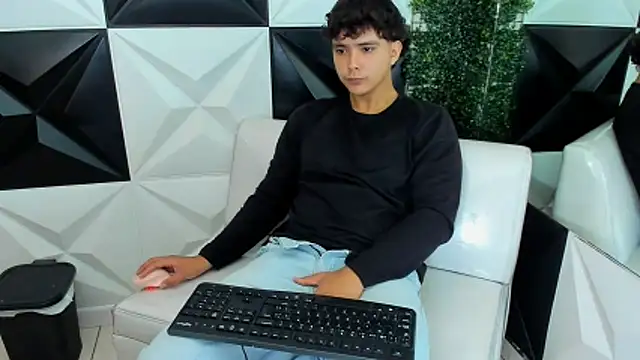 Snapshot of Dani_cumboy chatting on November 2025 01:45:02 PM Dani cumboy online show from November 2025 01:45:02 PM