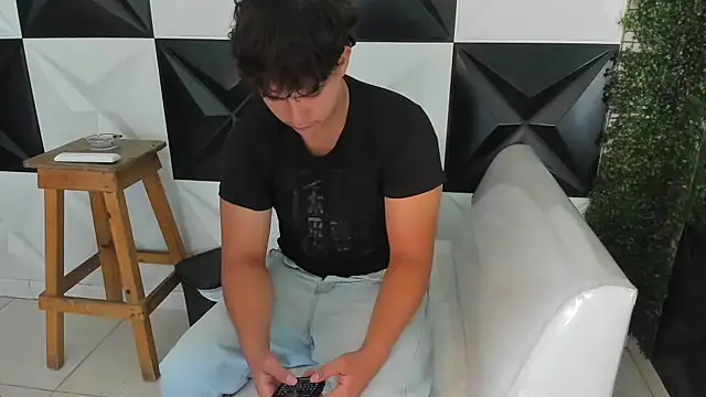 Snapshot of Dani_cumboy chatting on November 2025 01:35:02 PM Dani cumboy online show from November 2025 01:35:02 PM