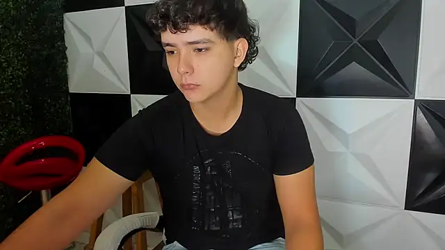 Snapshot of Dani_cumboy chatting on November 2025 01:37:02 PM Dani cumboy online show from November 2025 01:37:02 PM