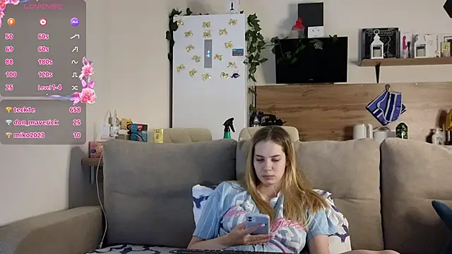 Snapshot of Girl_alone_home chatting on March 2025 04:39:02 AM Girl alone home online show from March 2025 04:39:02 AM